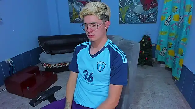 patrik_027 Adlı Modelin Canlı XXX Sohbeti