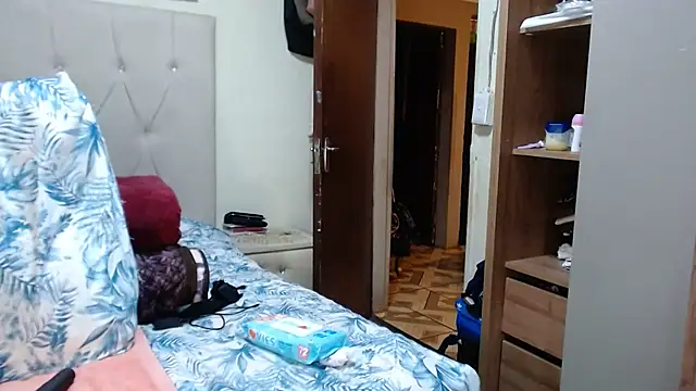 CHOCOLATEDARKBUSTYX's Live XXX Chat