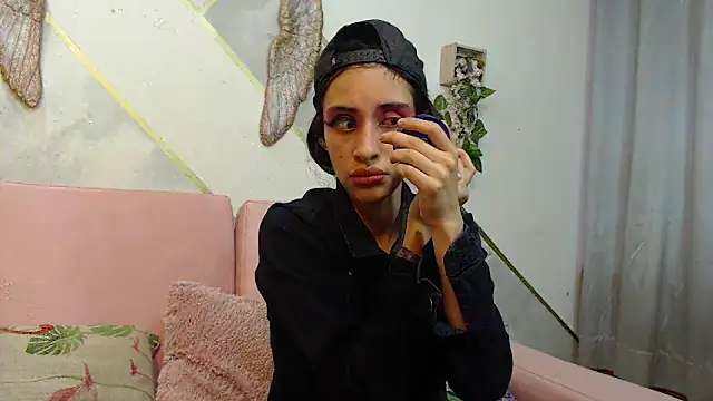 แชท XXX สดของ RoxanaCyrano_