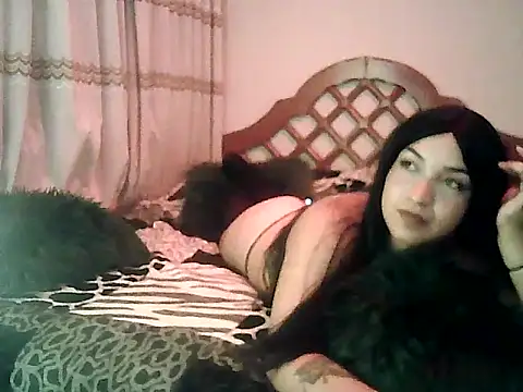 FallsForHerSmile's Live XXX Chat