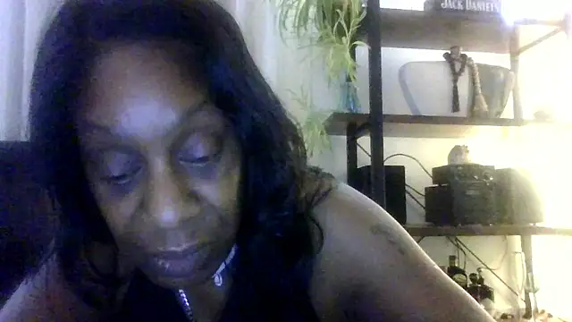 Ebony-SultryX 即時 XXX 聊天