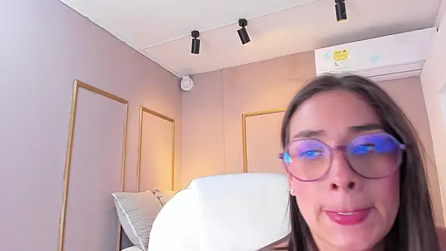 NahimiThompson's Live XXX Chat