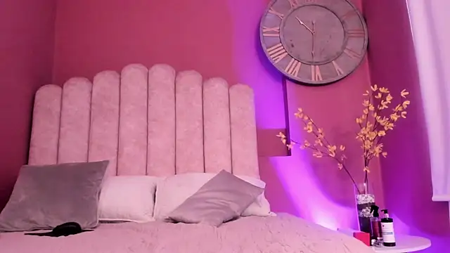 XXX chat uživo modela Miaa_Adams_