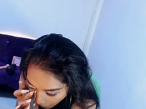 Chatroom XXX en direct de SerenityFoxx