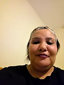 Curvy-Nthabi_X's Webcam Show