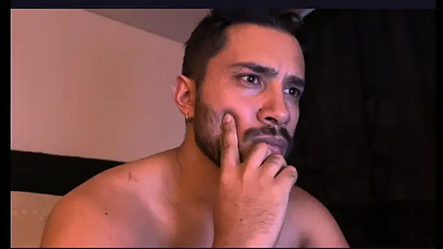 axell_torrez Show in webcam