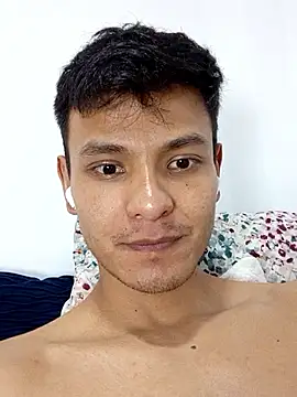 Valois2025's Live XXX Chat