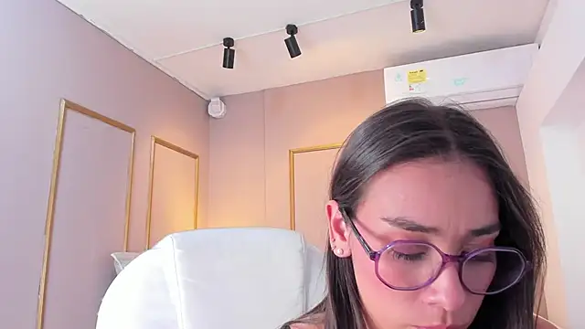 NahimiThompson's Live XXX Chat