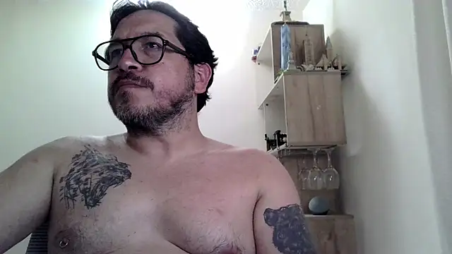 XXX chat uživo modela HiddenBear