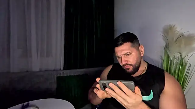 Gold_Alpha_Boy 即時 XXX 聊天