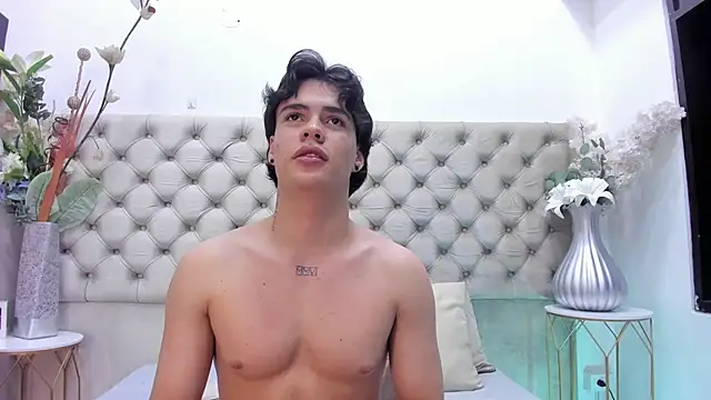 BenitoSaenz Adlı Modelin Canlı XXX Sohbeti