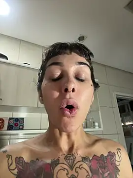 XXX chat uživo modela Nikatsu