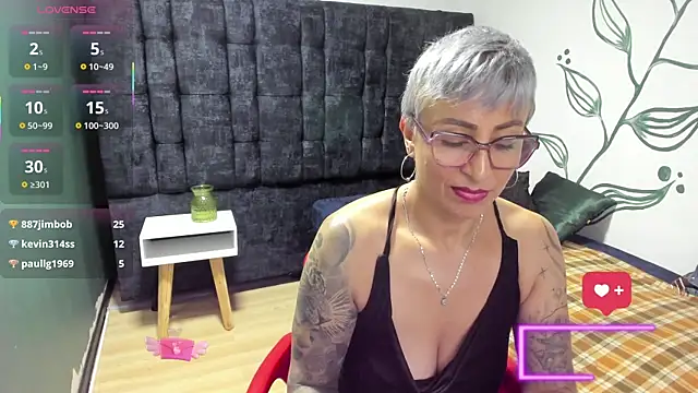 XXX chat uživo modela Charlotte__Gray