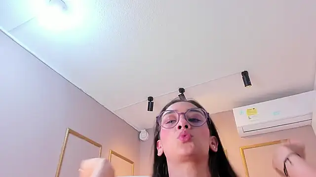 NahimiThompson's Live XXX Chat