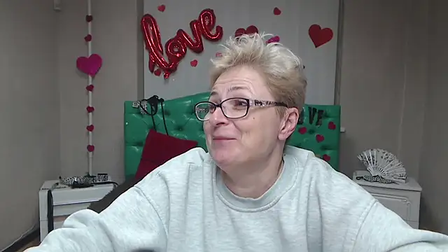 EmiliaGree's Live XXX Chat