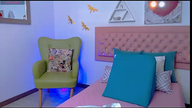 AriLumi Chat XXX live