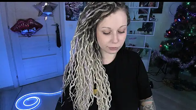 HoneySallyMoore Adlı Modelin Canlı XXX Sohbeti