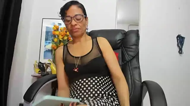 Aries_Mature's Live XXX Chat