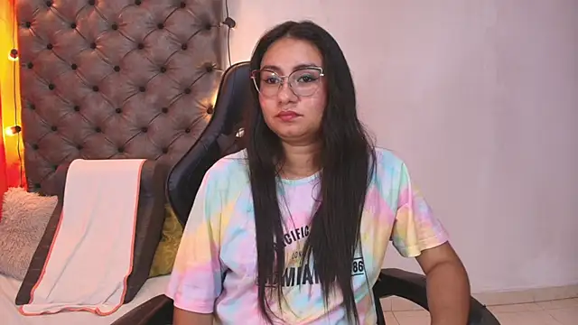 Luna021_1 Adlı Modelin Canlı XXX Sohbeti