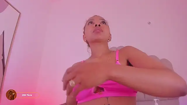 Chat XXX en directo de Nikki_Angel_