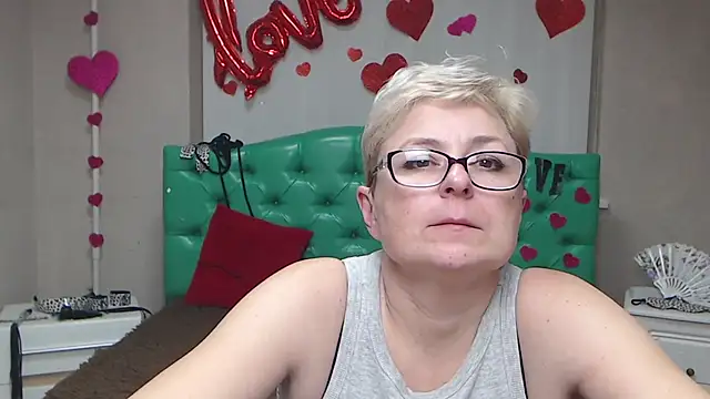 EmiliaGree Live XXX Chat