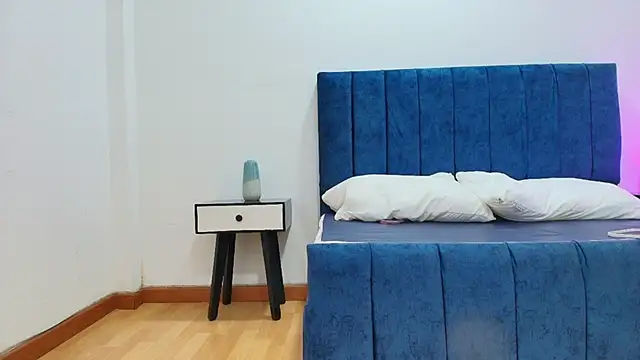 Skye_Moore Adlı Modelin Canlı XXX Sohbeti