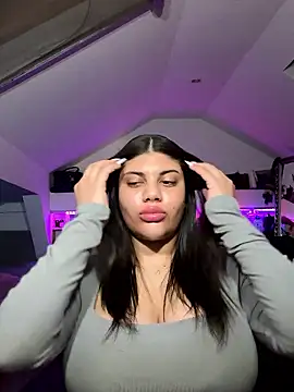 MinaKhalina 即時 XXX 聊天