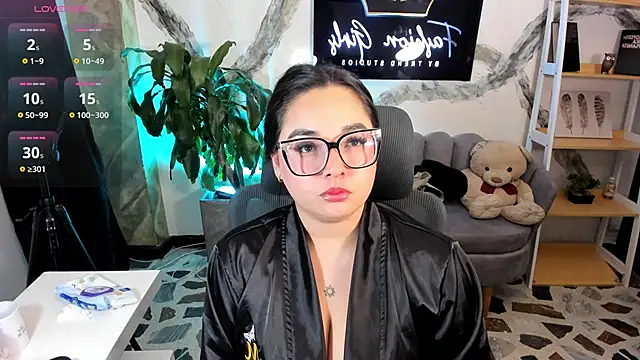 CelesteBrucee's Live XXX Chat