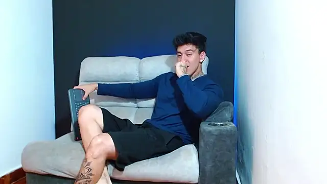 JUSTIN_FULLER1's Live XXX Chat