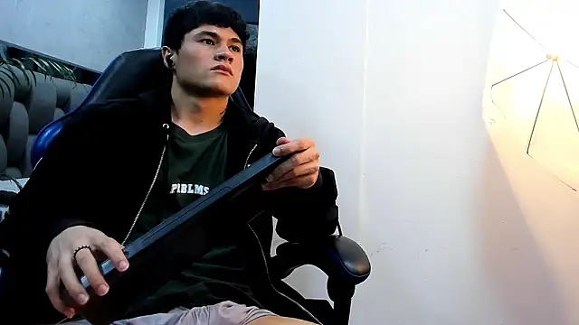 roan_birkin's Live XXX Chat