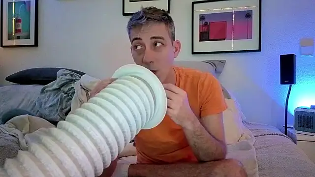 1Hugo1's Live XXX Chat