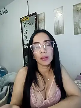 YaraDuartee's Live XXX Chat