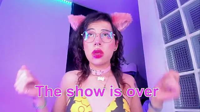 Sweet-SharoKitty's Live XXX Chat