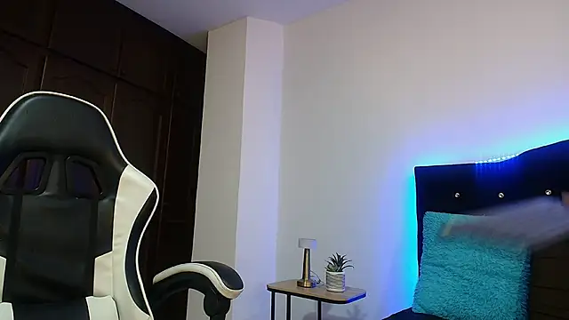 eren_jeager's Live XXX Chat