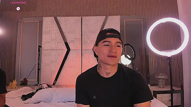 LiamDeep's Live XXX Chat