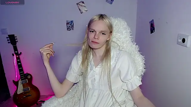 Show modela Emily_Nyaffee na web-kameri