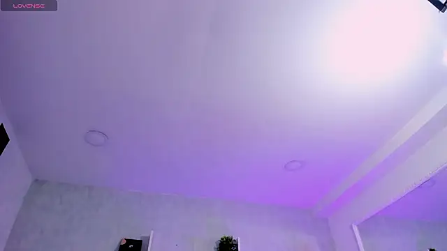 Chatroom XXX en direct de EmiliaRose_