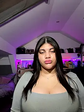 Chatroom XXX en direct de MinaKhalina