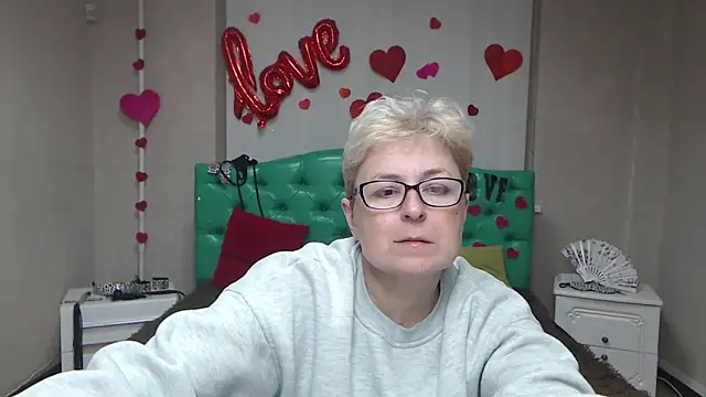 EmiliaGree: απευθείας συνομιλία ΧΧΧ