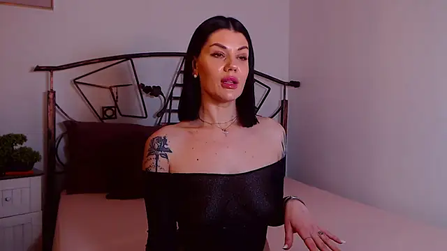 YvonneEverlee's Live XXX Chat