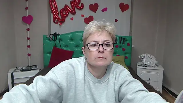 EmiliaGree – Live XXX-chat