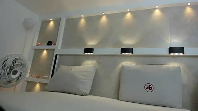 isaa_stone's Live XXX Chat