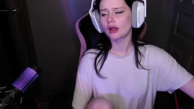 Moon_raven – Naživo XXX chat