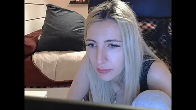 BarbieBlondieGirl live XXX chat