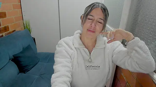 Penelope47's Live XXX Chat