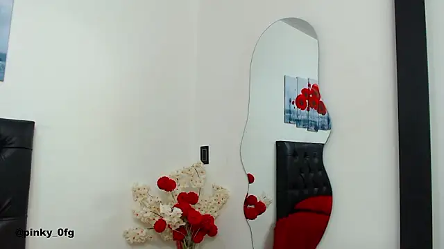 pinky_f00x's Live XXX Chat