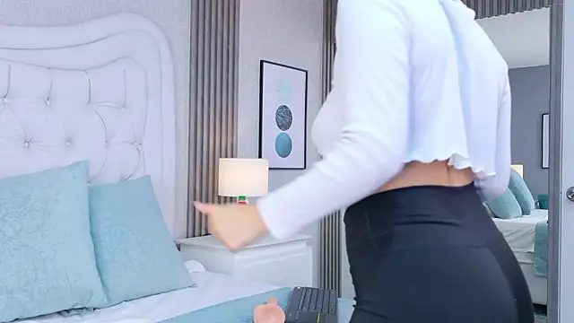 Онлайн чат XXX HannaDawsonss