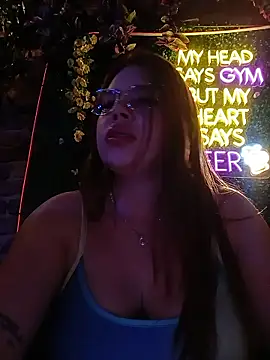 aurora_sky11 Adlı Modelin Canlı XXX Sohbeti