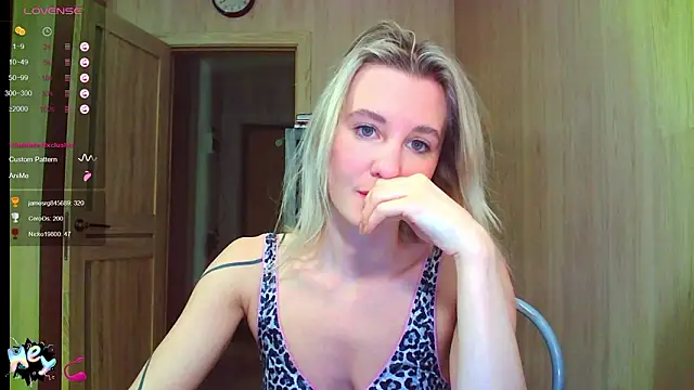 Caramel_piegirl Adlı Modelin Canlı XXX Sohbeti