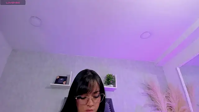 Chat XXX en directo de EmiliaRose_